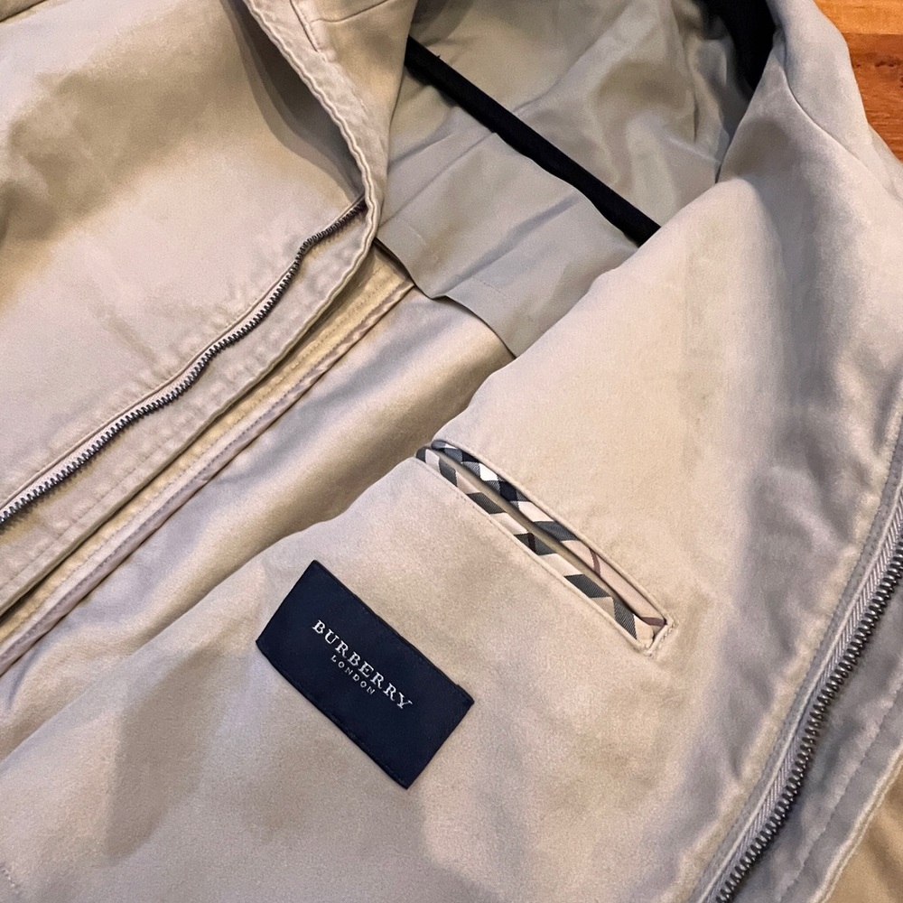 Authentic Burberry Jacket - Picture 5 of 5